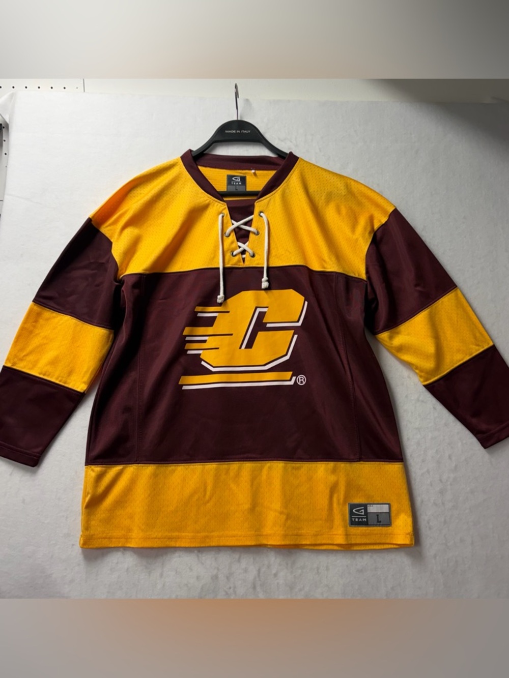 CENTRAL MICHIGAN CHIPPEWAS University Youth Ice Hockey Jersey size Large. RARE